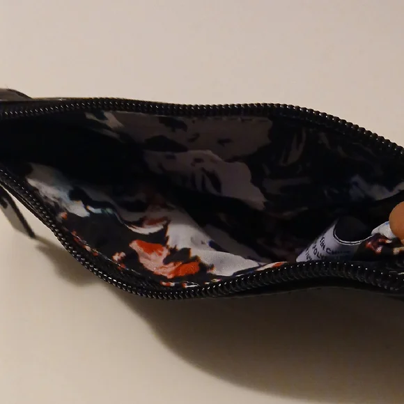 Nine West Black Sy Wristlet With Glitter Shimmering Accents. NWT - Picture 7 of 8
